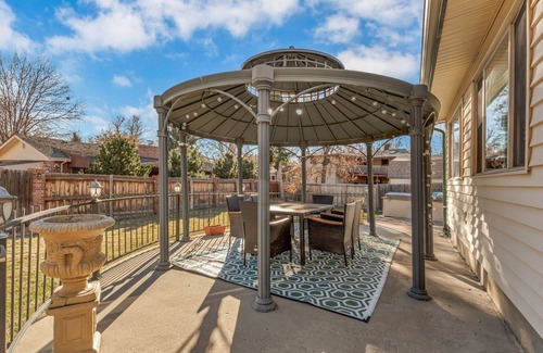 Northwest Arvada Casa | Refugio familiar con jacuzzi, cine en casa y diversión sin fin cerca de Denver