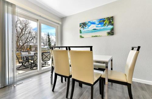 Cheyenne Meadows Casa | ᨒStylish 4BR - Movie Lounge - 10 min to Ft Carsonᨒ