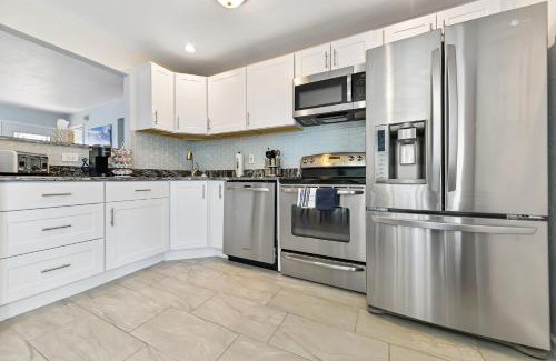Cheyenne Meadows Casa | ᨒStylish 4BR - Movie Lounge - 10 min to Ft Carsonᨒ