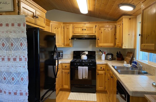 Mariposa Casa | ▼・ᴥ・▼ Cute Pet friendly Barn near Yosemite with a Spa