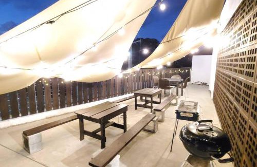 Kadena-cho Villa | モダンでナチュラルなおしゃれ空間/テラスでBBQ/10名宿泊/無料Wi-fi/無料駐車場