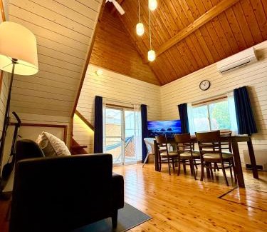 Kusu Casa | 一棟まるっと温泉別荘 天井高7ｍ 50インチ映画見放題 屋根付BBQ 街まで車7分 湯布院30分 アニメ聖地10分