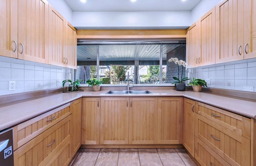 West Side Casa | 三本の木の別荘 Three-tree Villa — Your Home in Vancouver