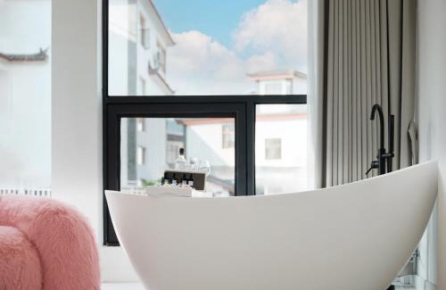 Gucheng Hotel | 丽江熹v空中花园智能观景酒店