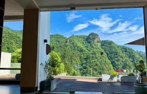 Wulingyuan Casa | 云漫山居民宿