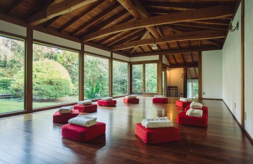 Oshima Villa | 伊豆大島の一棟貸切Retreat&StayBHOAG広いお庭でBBQ焚火okお子様歓迎8名定員