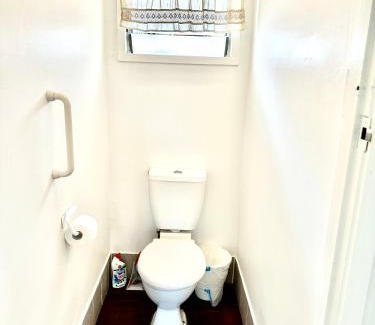 Upper Mount Gravatt Casa | 凤凰树下英式房