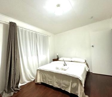 Upper Mount Gravatt Casa | 凤凰树下英式房