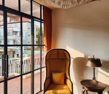 East District Villa | 包棟-事務所洋樓 The Remote Living-台南獨棟古典洋樓8-10人 停四台車