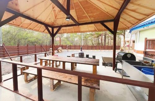 Tsumagoi Casa | 団体歓迎ジョイサウンドカラオケ付き北軽井沢超大型貸別荘7寝室5浴室20人泊まれる