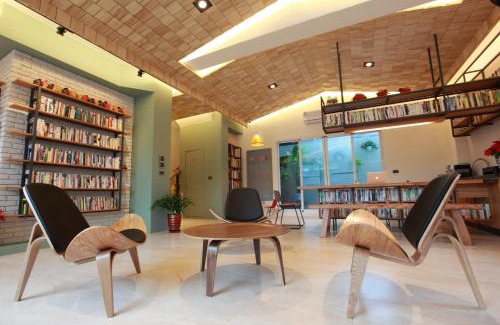 Hualien City Centre Casa | 坡岸長堤民宿 Leveeside House I 花蓮車站民宿 I 民宿證號1747 & 1748