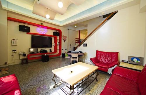 Hualien City Centre Casa | 小熊城堡民宿-免費停車 !新歌KTV-過山車電動麻將-露天烤肉-以上設備僅限包棟使用 # 選Villa才是包棟 # - 16人以下可少人包棟請電聯!