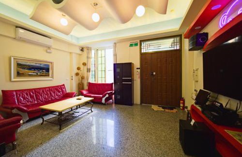 Hualien City Centre Casa | 小熊城堡民宿-免費停車 !新歌KTV-過山車電動麻將-露天烤肉-以上設備僅限包棟使用 # 選Villa才是包棟 # - 16人以下可少人包棟請電聯!