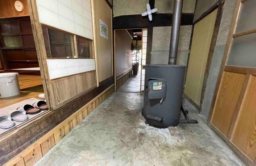Kumakogen Apartamento | 山の上の古民家一軒貸し