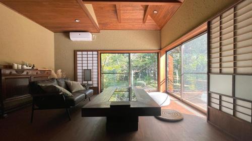 Isumi Casa | 庭付き和モダン平屋の一棟貸し 居庵 iori-ori 小さな森に住む