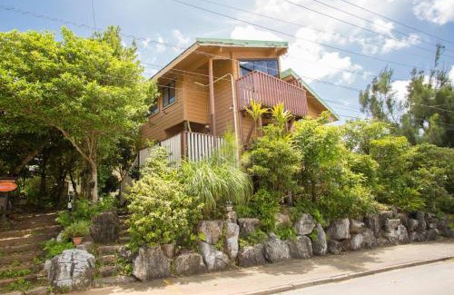 Nakama Villa | 木の温かみ溢れる自然の中のログハウス~Cottage HIBISCUS~