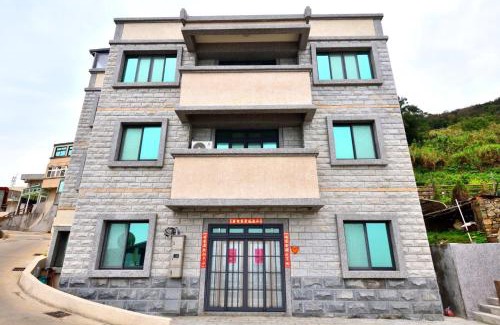 Dongyin Town Cama Y Desayuno | 東引海悅樓民宿