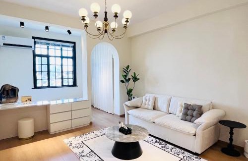 Shanghai Apartamento | 梧舍壹号 外滩百年公寓B&B -Riverside Grace Suites on the bund and metro station