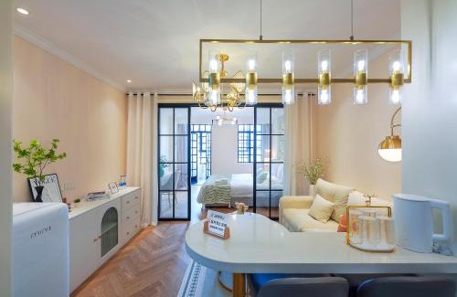 Shanghai Apartamento | 梧舍壹号 外滩百年公寓B&B -Riverside Grace Suites on the bund and metro station