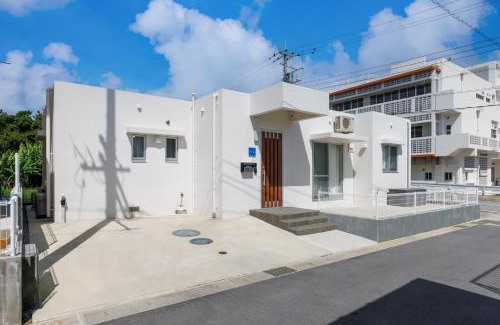 Gushikawa Casa | 沖縄うるま市 最大9名OK BBQ 徒歩1分で天然ビーチ 広々3部屋の快適ステイ Villa Ohana