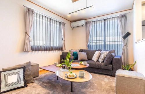 Tokeshi Villa | 沖縄を北から南まで楽しみたい方にピッタリ！近場にはエメラルドグリーンに輝くビーチもあります