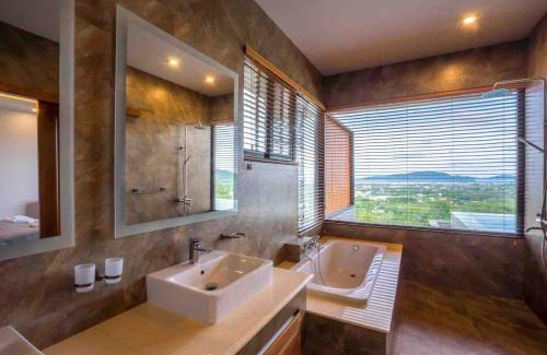 Chalong Villa | 泰国普吉岛查龙海滩海景度4卧室E2免费女拥每日清洁Ins无边泳池24小时服务提供早餐午餐晚餐