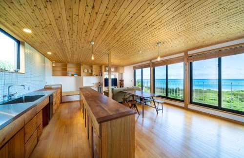Shikiya Casa | 海と星の南城邸