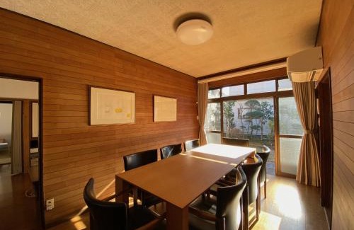 Ninomiya Casa | 湘南ソラル〜二宮の高台・アートな庭付き日本家屋121㎡/高速WiFi/芝生ドッグラン・ピザ窯BBQ有