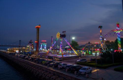Xinghai Commercial Area Casa | 满月云朝夕民宿酒店