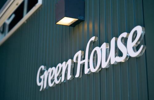 Shirahama Casa | 無料天然ファミリー温泉と専用炭火BBQスペース付貸切別荘 Green House