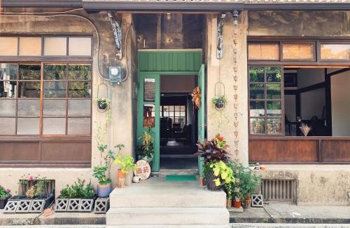 Fengshan District Casa | 眷待期休憩所眷村民宿