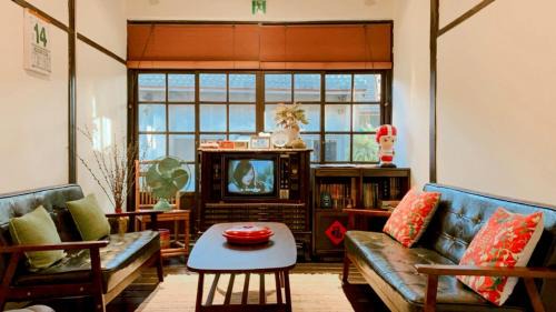 Fengshan District Casa | 眷待期休憩所眷村民宿