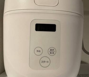 Odawara Apartamento | 箱根湯本から一駅。大正〜昭和の家具に囲まれた、緑香るウッドテラスのある宿。高台から小田原の街を一望