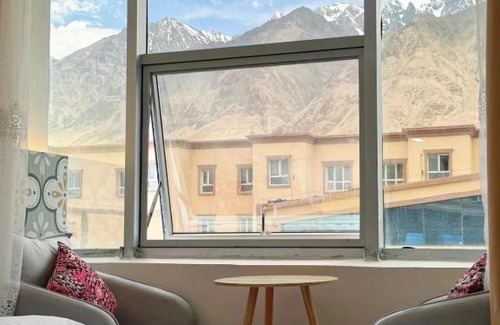 Tashkurgan Casa | 红柳花雪山观景民宿
