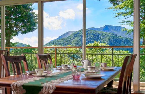 Hakone Casa | 美術の宿 箱根もみじの森