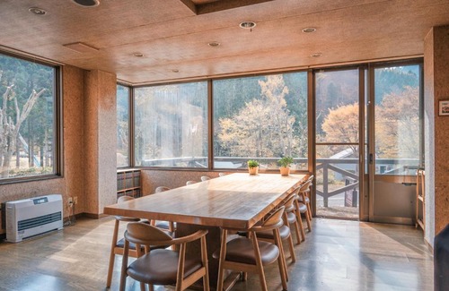 Yuzawa Cabina | 豊島ロッヂ苗場