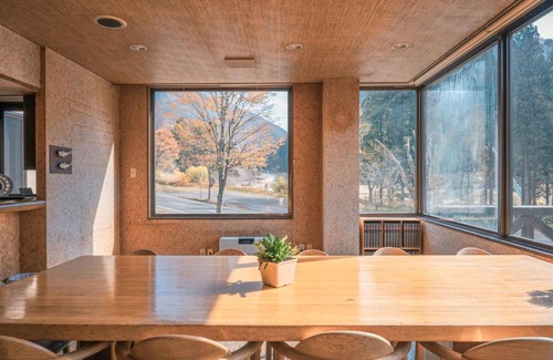 Yuzawa Cabina | 豊島ロッヂ苗場