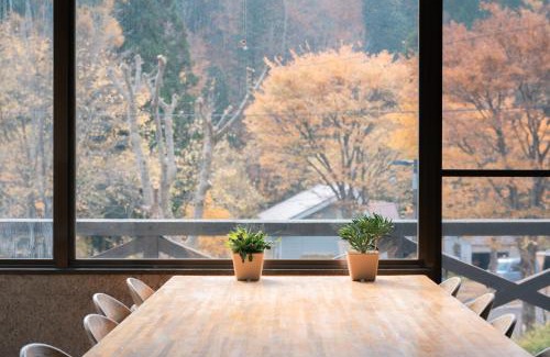 Yuzawa Cabina | 豊島ロッヂ苗場