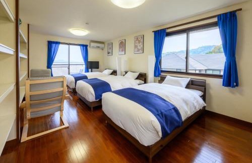 Waki-cho Casa | 青の宿 The Blue Villa まるで映画のような開放感あふれるオーシャンビュー Open ocean view like in a movie 駐車場2台有り Supported by COCOSTAY