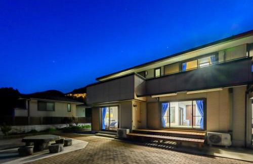 Waki-cho Casa | 青の宿 The Blue Villa まるで映画のような開放感あふれるオーシャンビュー Open ocean view like in a movie 駐車場2台有り Supported by COCOSTAY