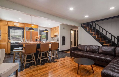 Jeffersonville - Clarksville Casa | ꕥLuxꕥHeated* Pool/Hot Tub/Gamerooms/Firepit/Outdoor Shower/Bunks