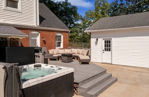 Jeffersonville - Clarksville Casa | ꕥLuxꕥHeated* Pool/Hot Tub/Gamerooms/Firepit/Outdoor Shower/Bunks