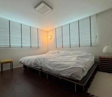 Seolcheon-myeon Apartamento | 강남구 논현동 신규 숙소 #9호선 언주역 1분거리 #투룸 #6인가능