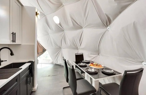 Monticello Cabina | 007 Geodome - Unique Escapes "007" Luxury Camping Geo-Dome!