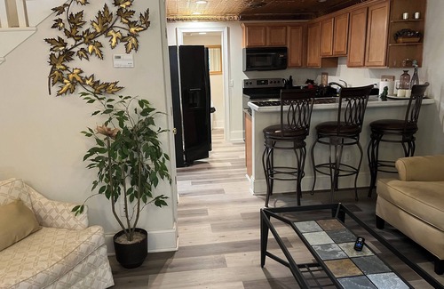 Lorain Apartamento | #01 Discover an exciting adventure in historic downtown Lorain.