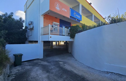 Willemstad Apartamento | 01-Modern and spacious Prince Studio Apartments - 20 Min from the beach!