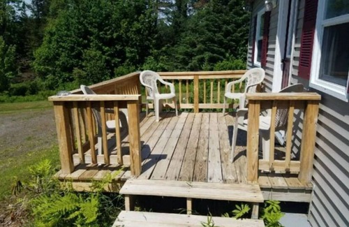 Stewartstown Cabina | 01) The Bear Cave Cabin