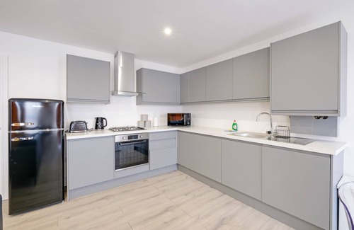 Yiewsley Apartamento | 02 - Luxury 2 Bed Apt. Free Parking, West Drayton