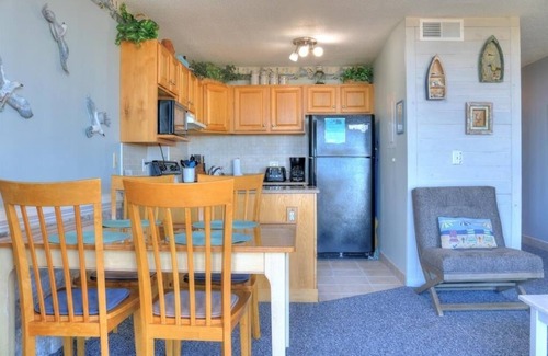 Carolina Beach Condominio | 0211 The Blue Lighthouse by Atlantic Towers