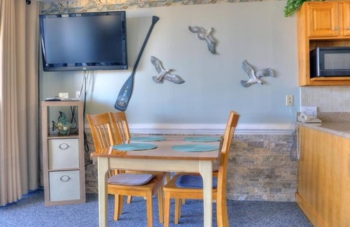 Carolina Beach Condominio | 0211 The Blue Lighthouse by Atlantic Towers